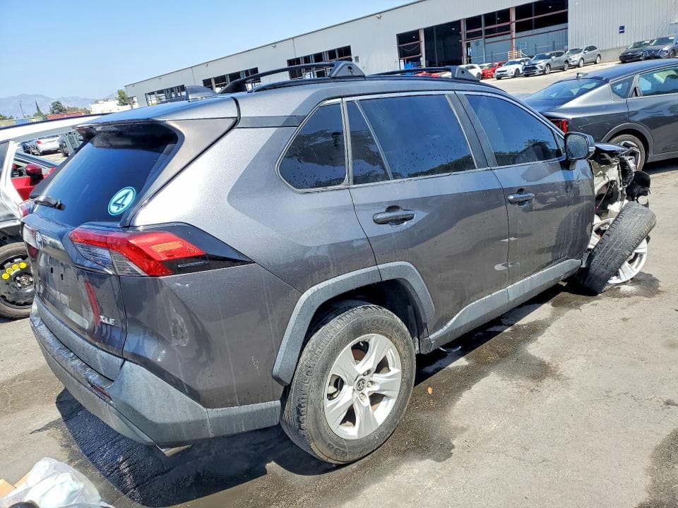 2021 TOYOTA RAV4 XLE 3