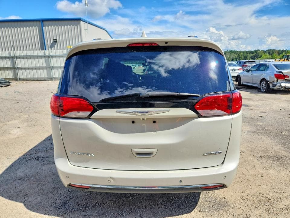 2017 CHRYSLER PACIFICA LIMITED 6