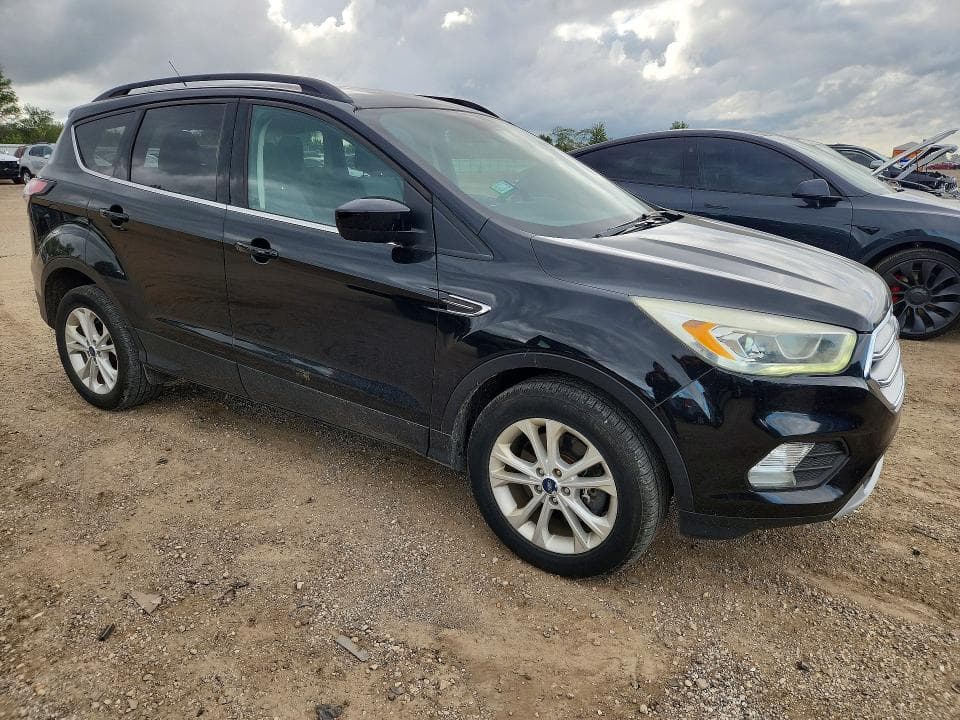 2017 FORD ESCAPE SE 4