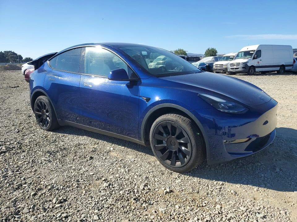 2024 TESLA MODEL Y 4