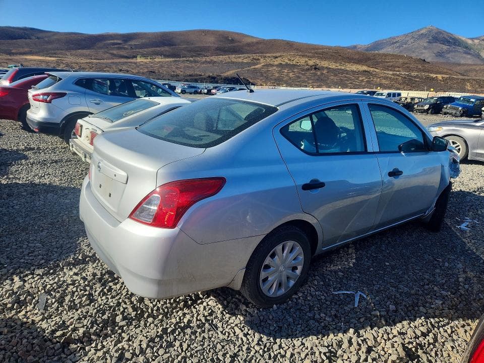 2019 NISSAN VERSA S 3
