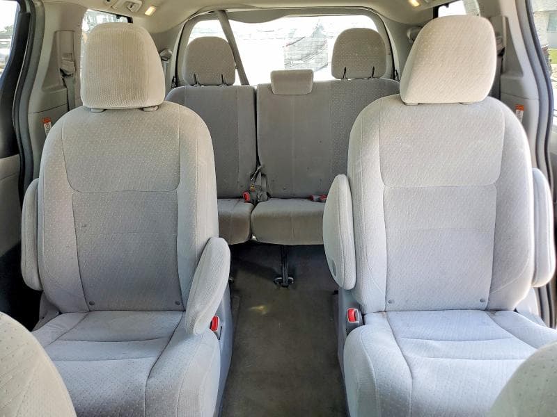 2017 TOYOTA SIENNA LE 10