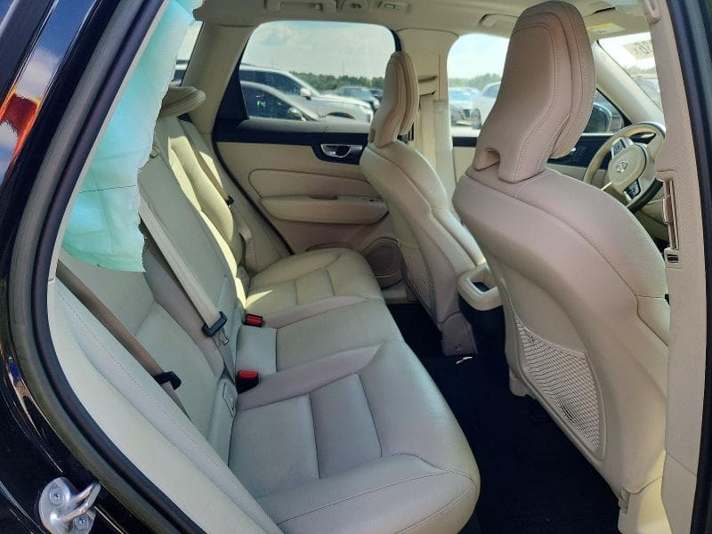 2023 VOLVO XC60 CORE 10