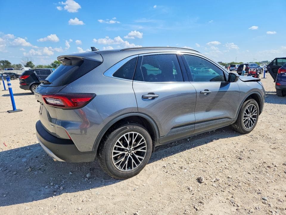 2025 FORD ESCAPE 3