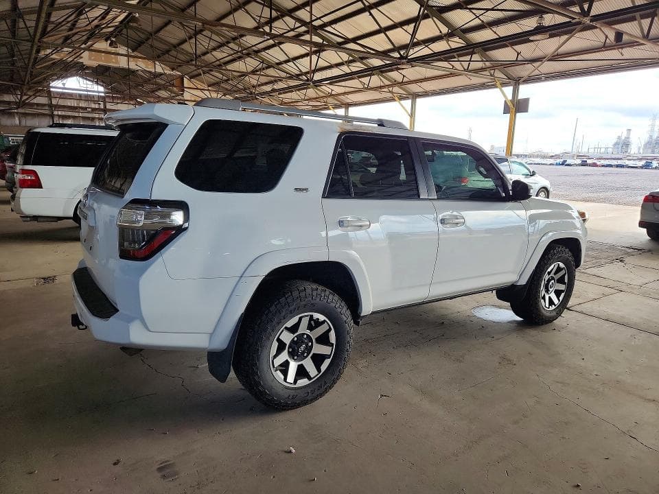2018 TOYOTA 4RUNNER SR5 3