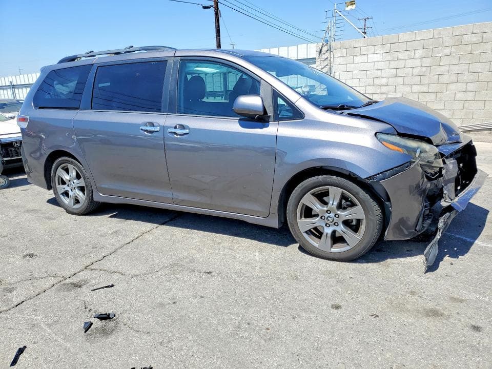 2018 TOYOTA SIENNA SE 8-PASSENGER 4