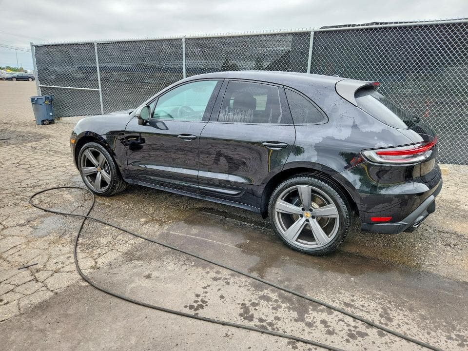 2025 PORSCHE MACAN BASE 2