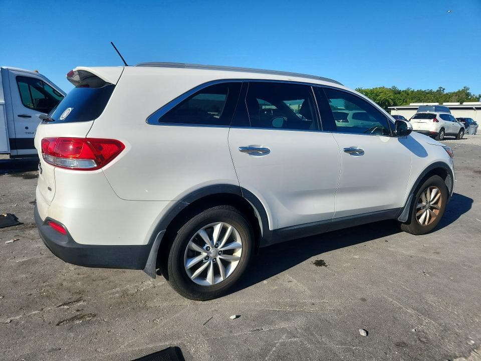 2017 KIA SORENTO LX 3