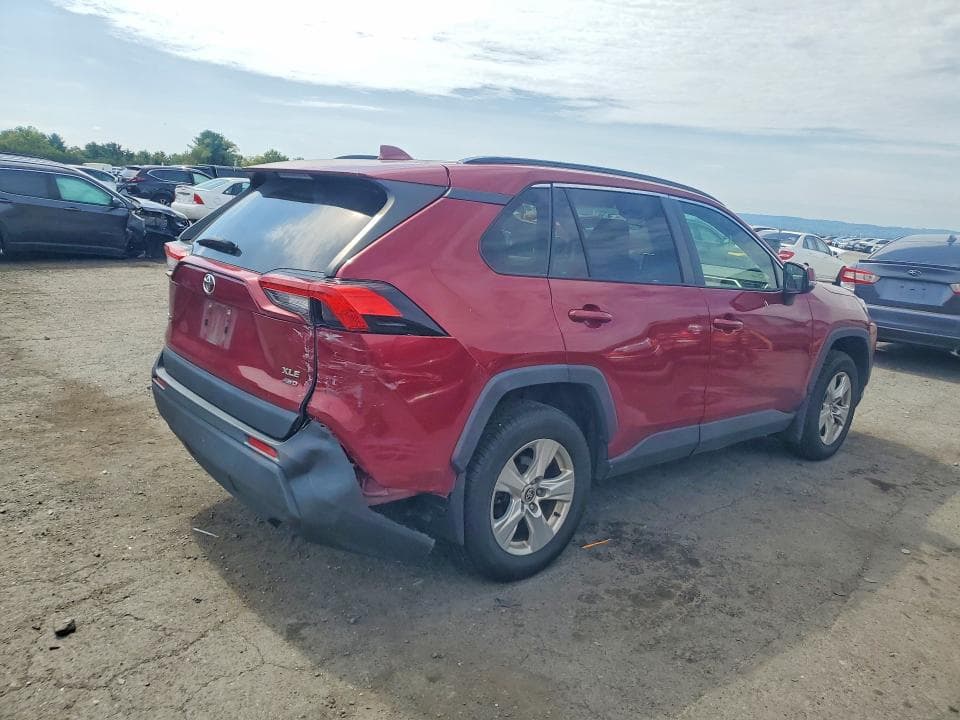 2020 TOYOTA RAV4 XLE 3