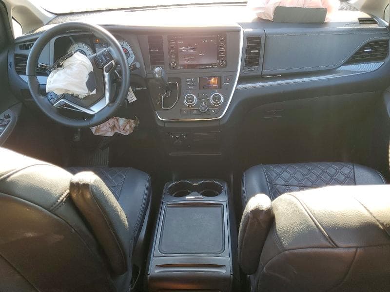 2018 TOYOTA SIENNA SE 8-PASSENGER 8
