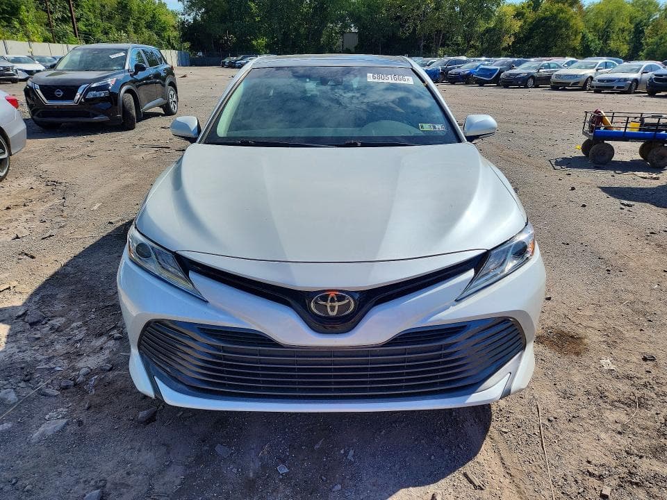 2020 TOYOTA CAMRY XLE 5