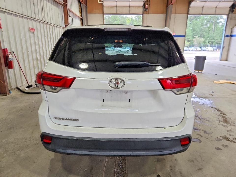 2019 TOYOTA HIGHLANDER LE 6
