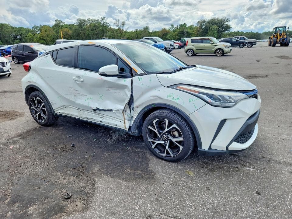2020 TOYOTA C-HR XLE 4