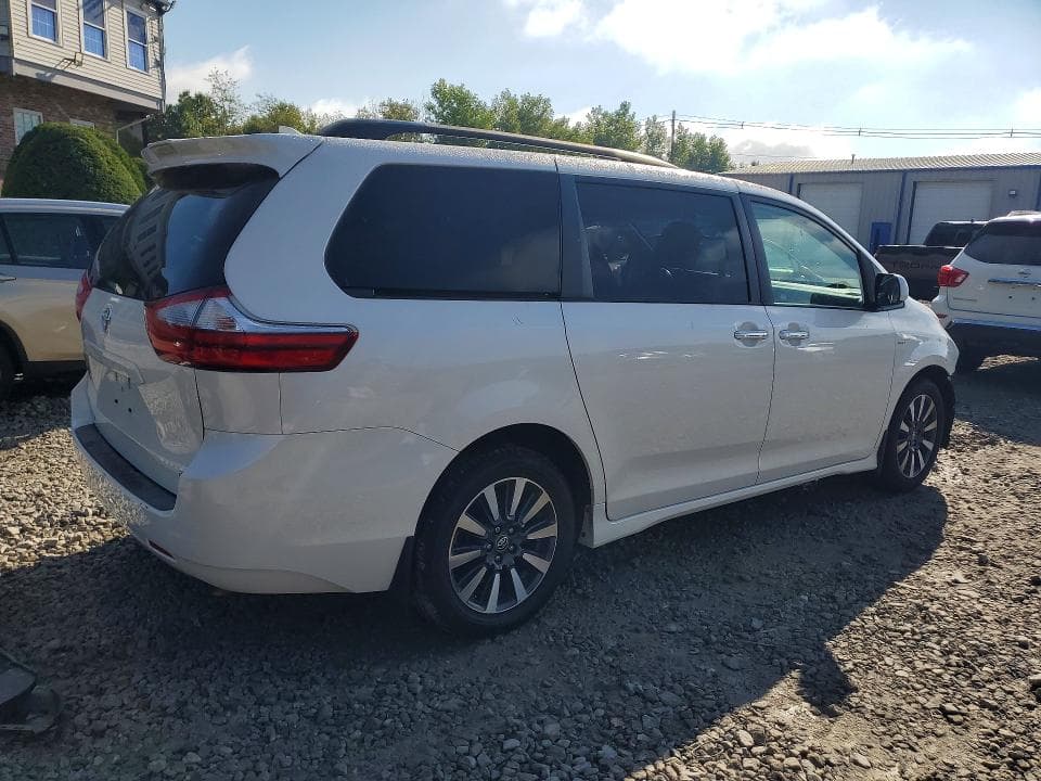 2019 TOYOTA SIENNA XLE 7-PASSENGER 3