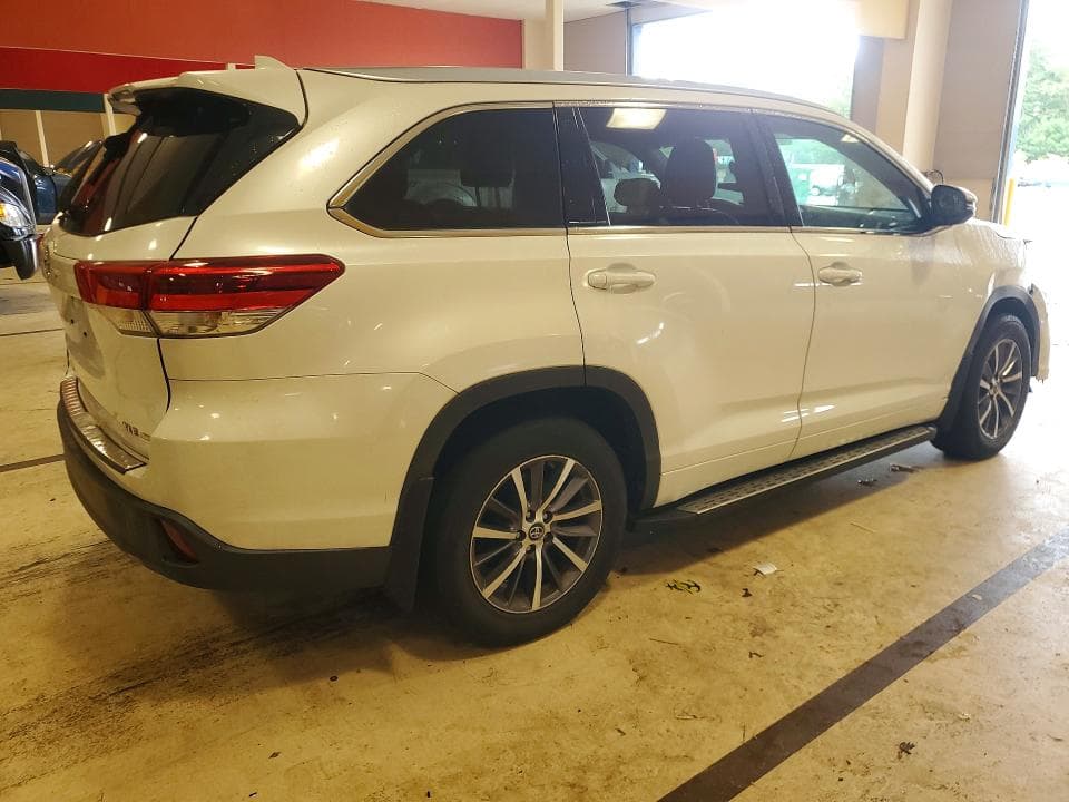 2017 TOYOTA HIGHLANDER XLE 3