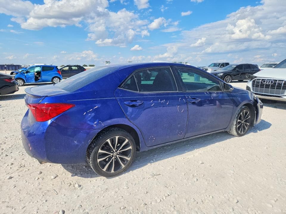 2019 TOYOTA COROLLA SE 3