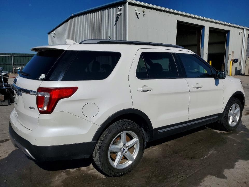 2017 FORD EXPLORER XLT 3