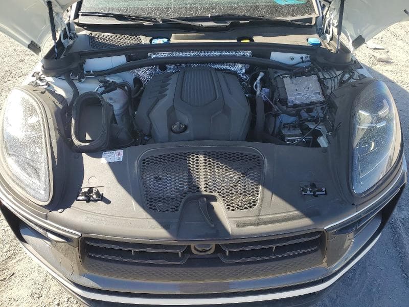 2024 PORSCHE MACAN BASE 11