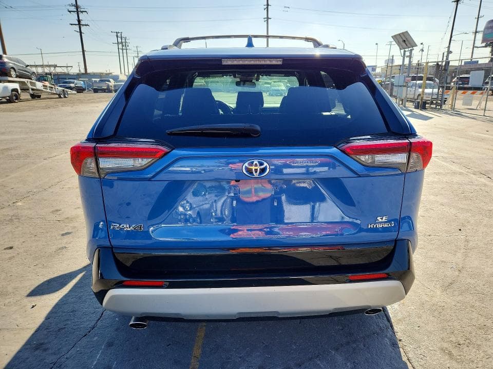 2022 TOYOTA RAV4 SE 6