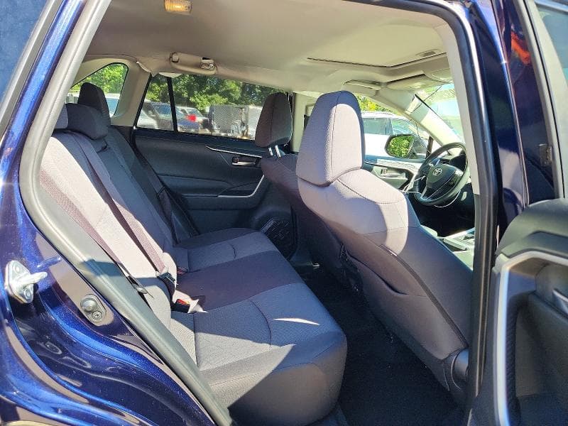2019 TOYOTA RAV4 XLE 11