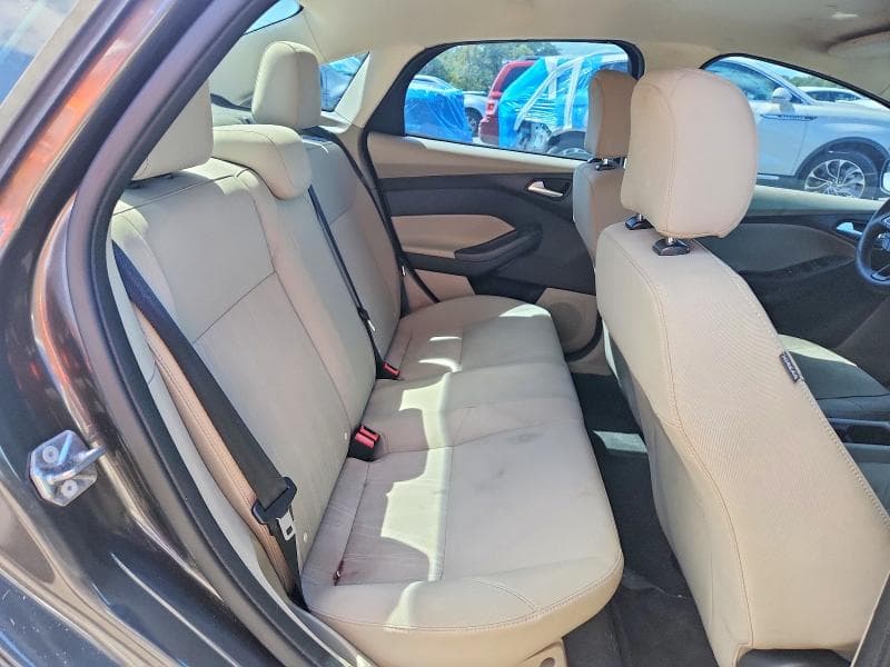 2017 FORD FOCUS SE 10