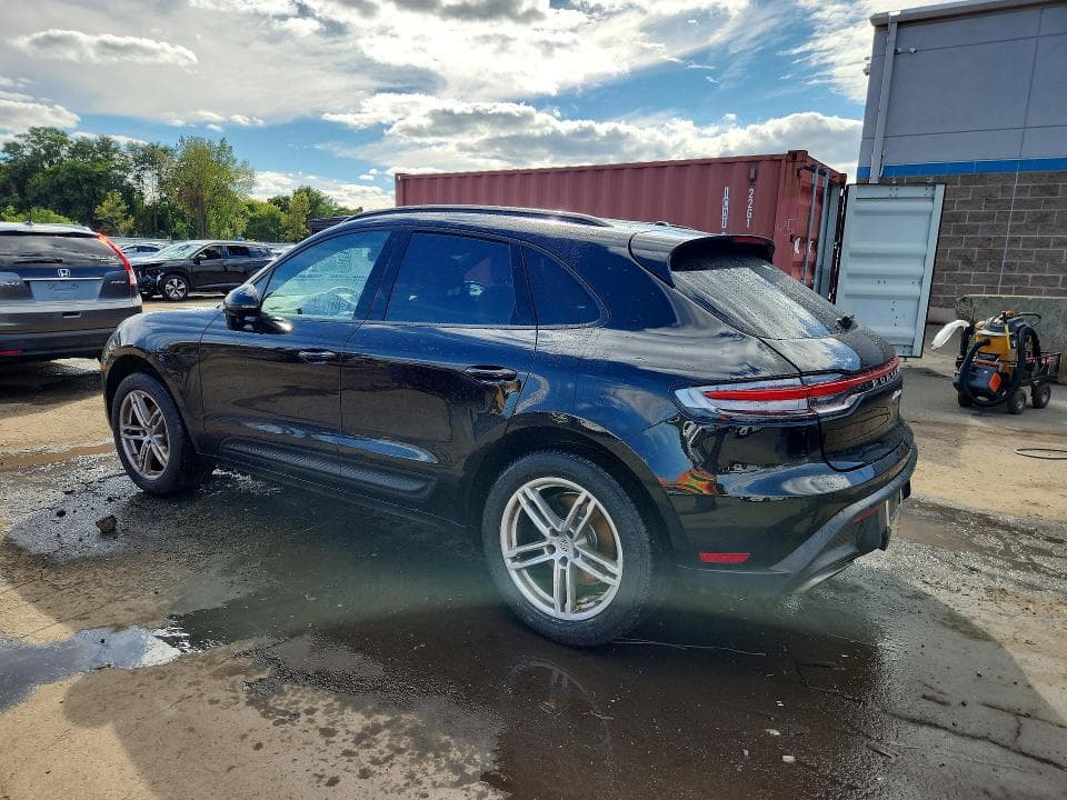 2025 PORSCHE MACAN BASE 2
