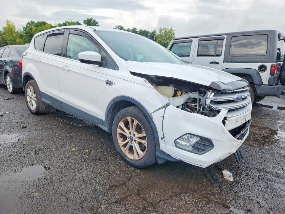 2017 FORD ESCAPE SE 4