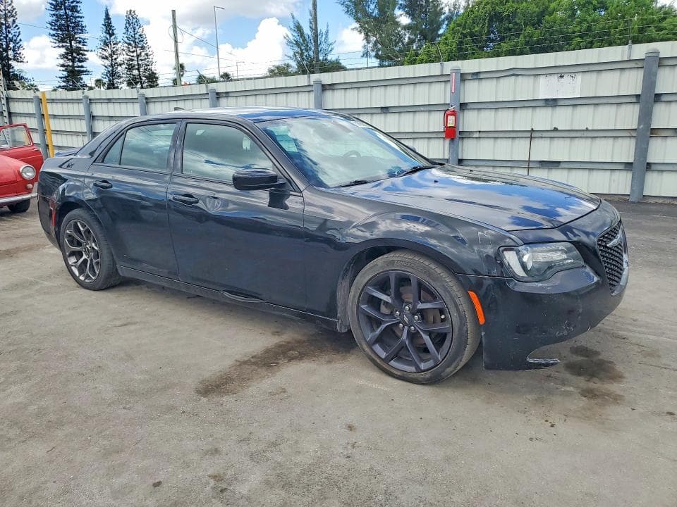 2018 CHRYSLER 300 S 4