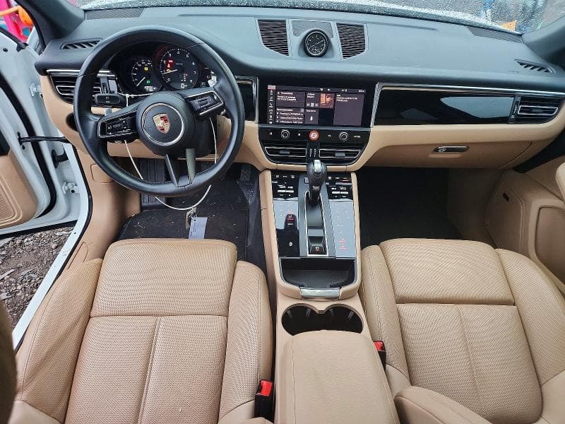 2025 PORSCHE MACAN BASE 8