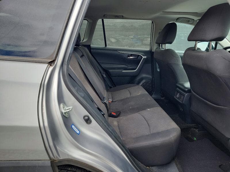 2019 TOYOTA RAV4 XLE 10