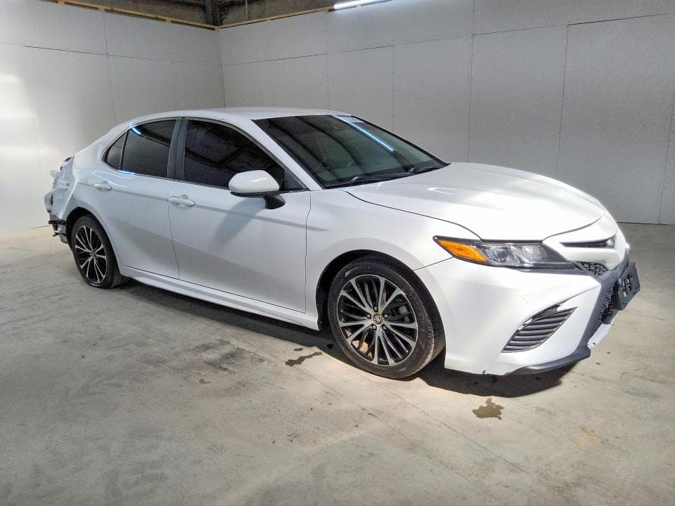 2020 TOYOTA CAMRY SE 4