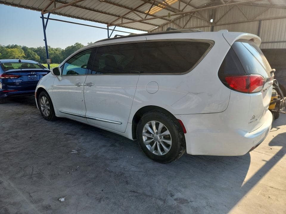 2019 CHRYSLER PACIFICA TOURING L 2