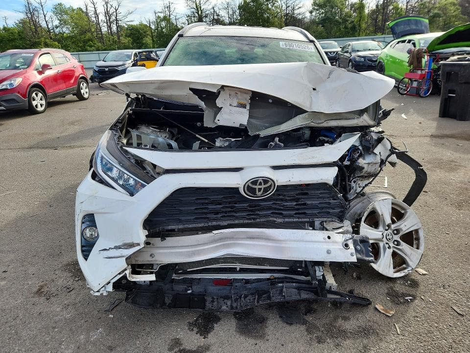 2019 TOYOTA RAV4 XLE 5