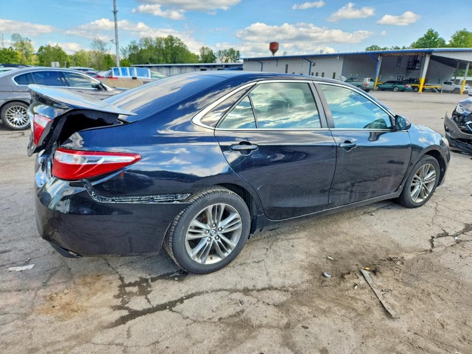 2017 TOYOTA CAMRY SE 3