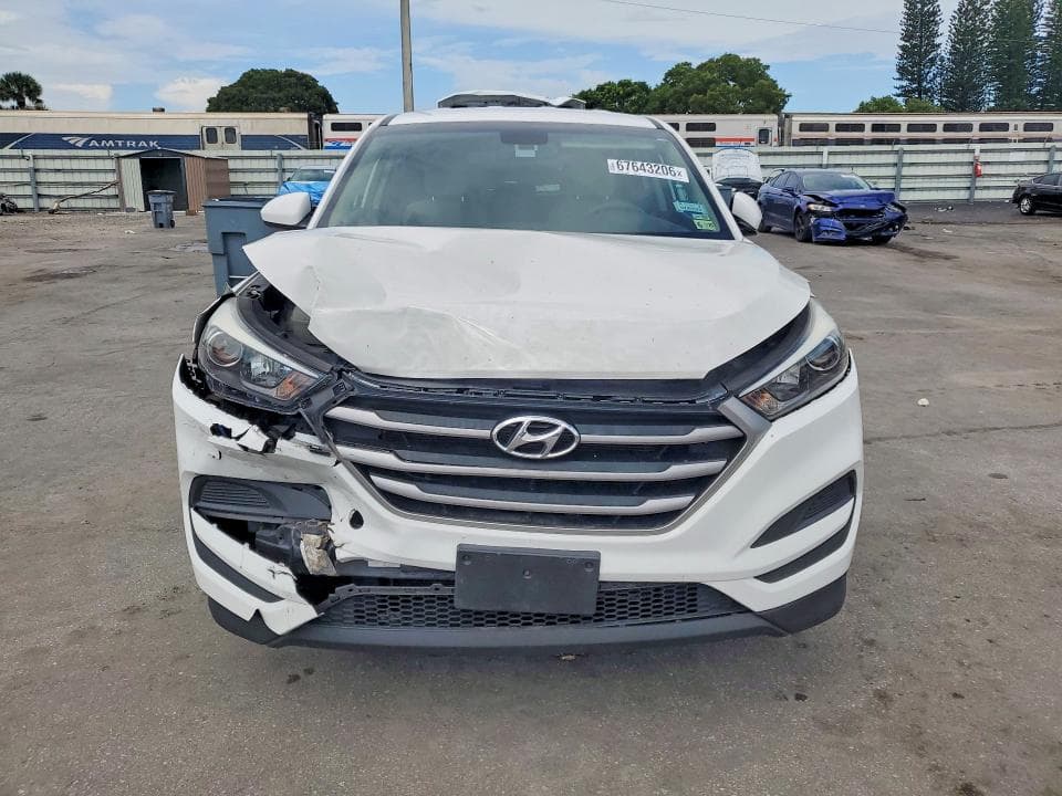 2017 HYUNDAI TUCSON SE 5