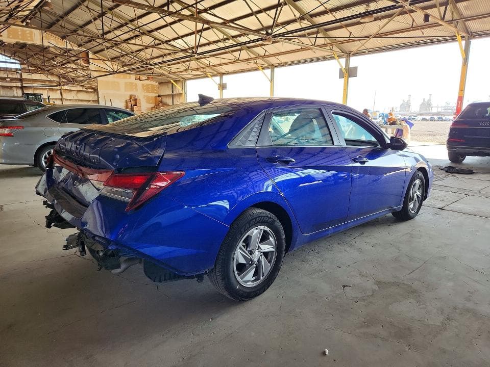 2025 HYUNDAI ELANTRA SE 3