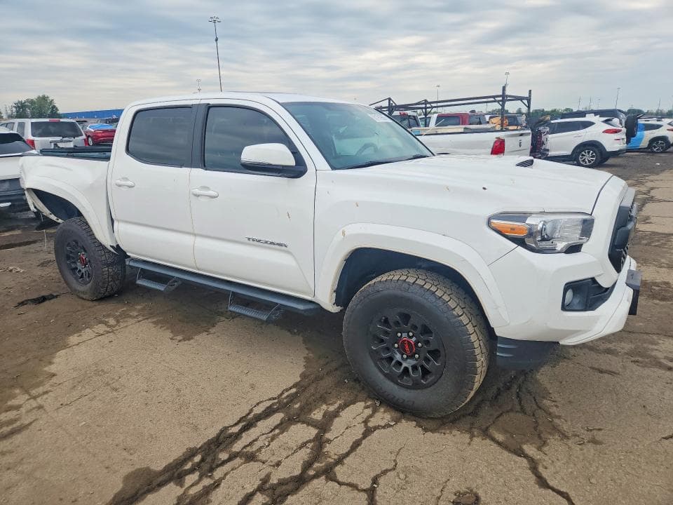 2017 TOYOTA TACOMA 4