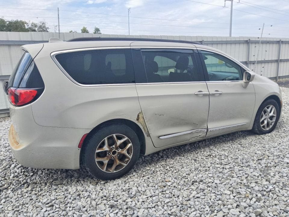 2017 CHRYSLER PACIFICA TOURING L 3
