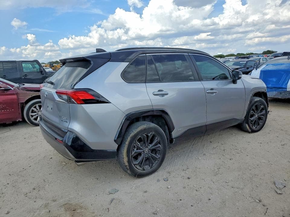 2022 TOYOTA RAV4 XSE 3