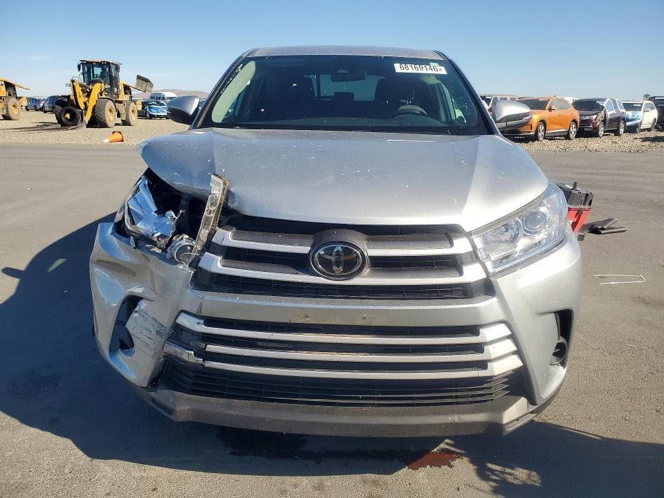 2018 TOYOTA HIGHLANDER LE 5