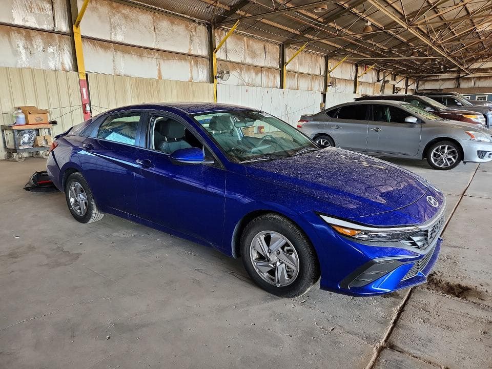 2025 HYUNDAI ELANTRA SE 4