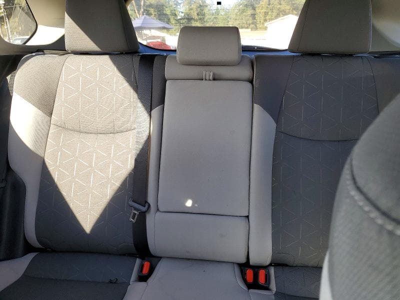 2020 TOYOTA RAV4 XLE 10