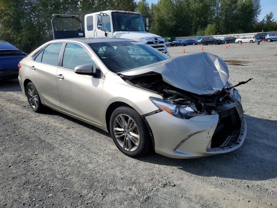 2017 TOYOTA CAMRY SE 4