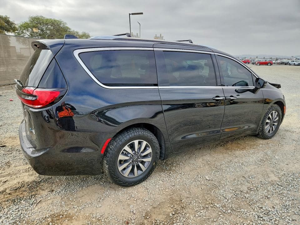2021 CHRYSLER PACIFICA HYBRID TOURING L 3