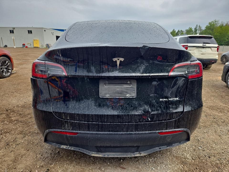 2025 TESLA MODEL Y 6