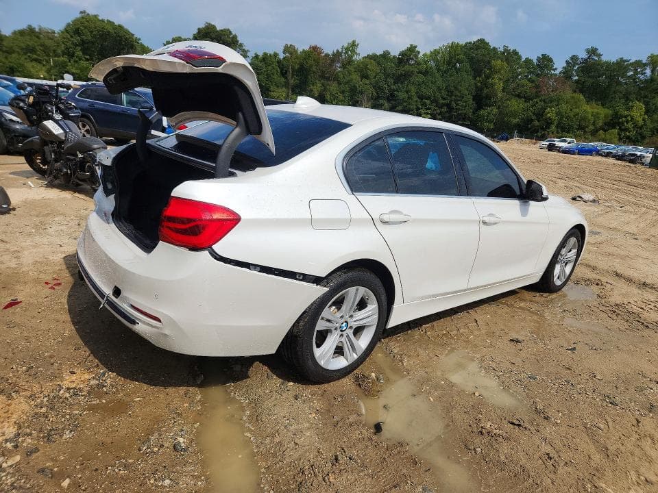 2018 BMW 330 XI 3