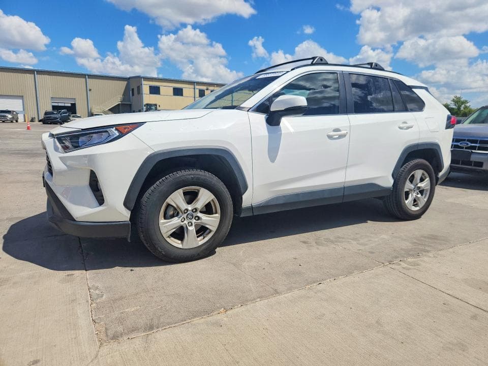 2019 TOYOTA RAV4 XLE - 1
