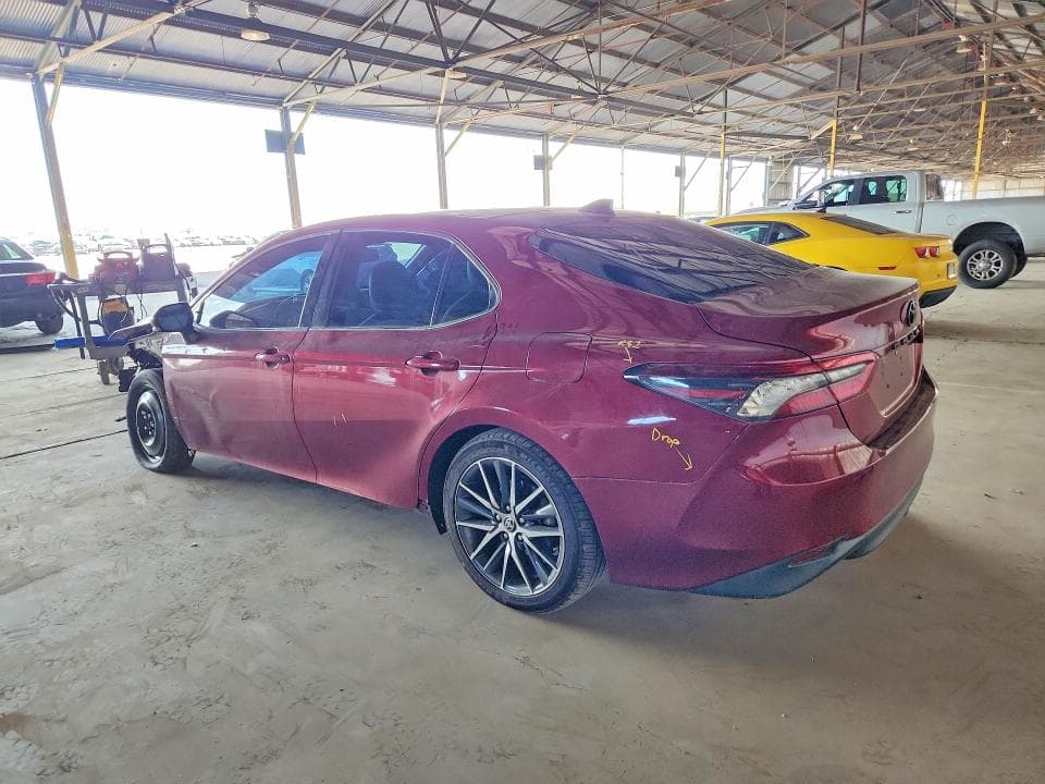 2022 TOYOTA CAMRY XLE 2