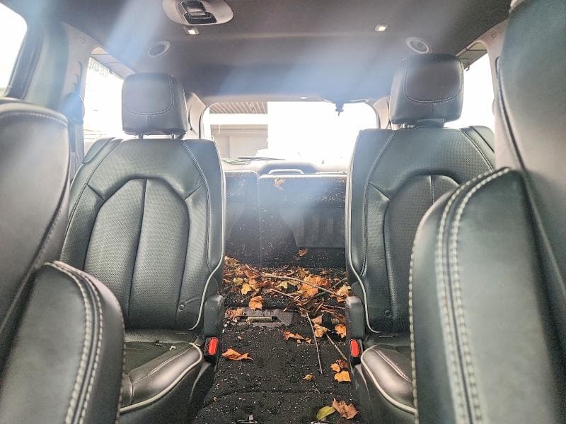 2019 CHRYSLER PACIFICA LIMITED 10