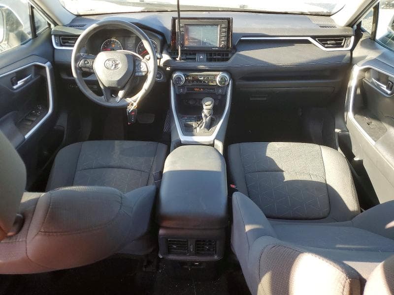2021 TOYOTA RAV4 XLE 8